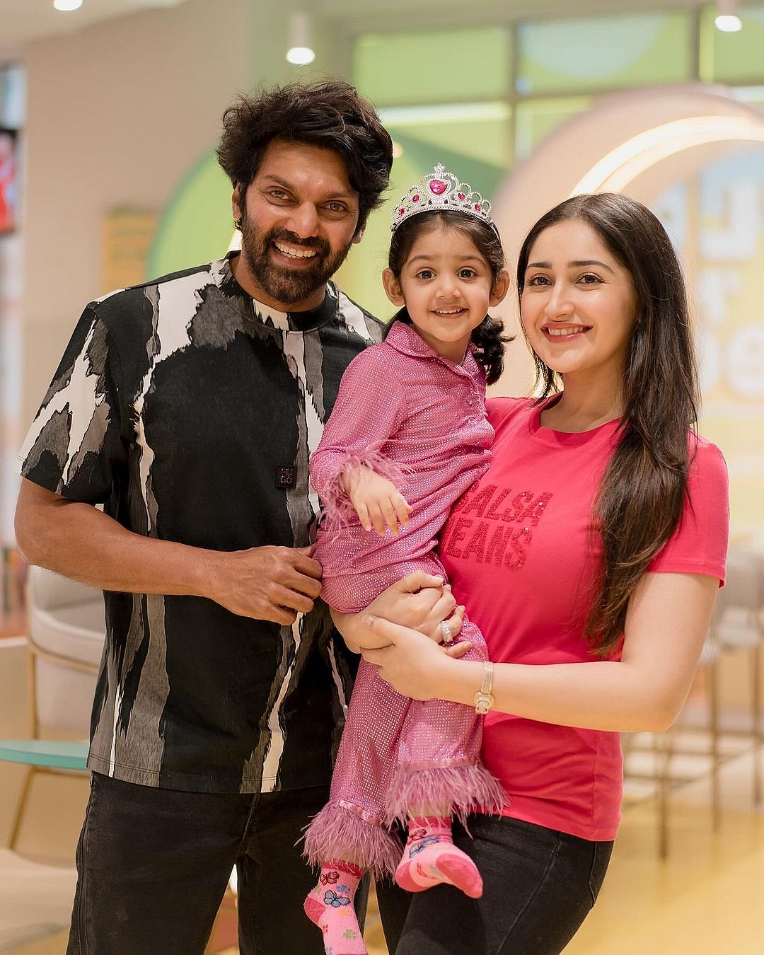 ആര്യയുടേയും സയേഷയുടേയും രാജകുമാരി; അരിയാനയ്ക്ക് മൂന്നാം പിറന്നാൾ